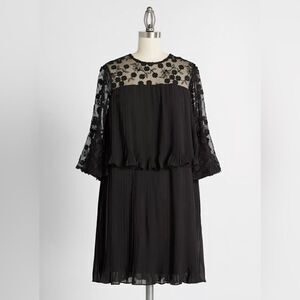 Modcloth Dauntless Dahlias Tiered Mini
Dress Pleated Cocktail Black 8 NWT